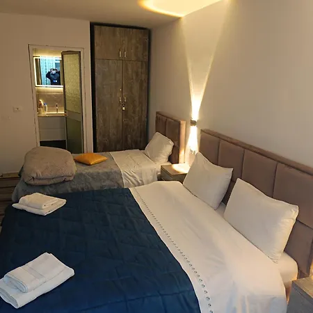 Flora Tirana